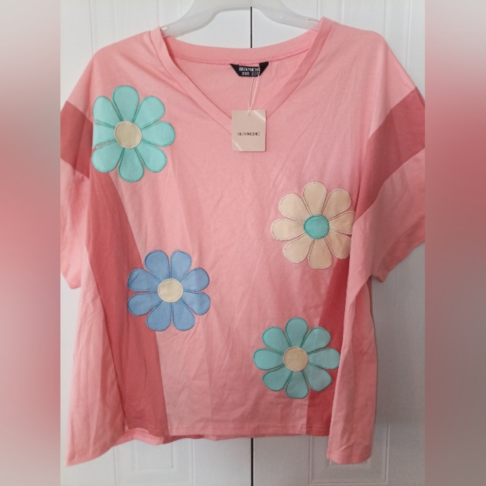 BloomChic Pink Floral Daisy Appliqué Top Plus Size 18/20 NWT Cute Spring Tee